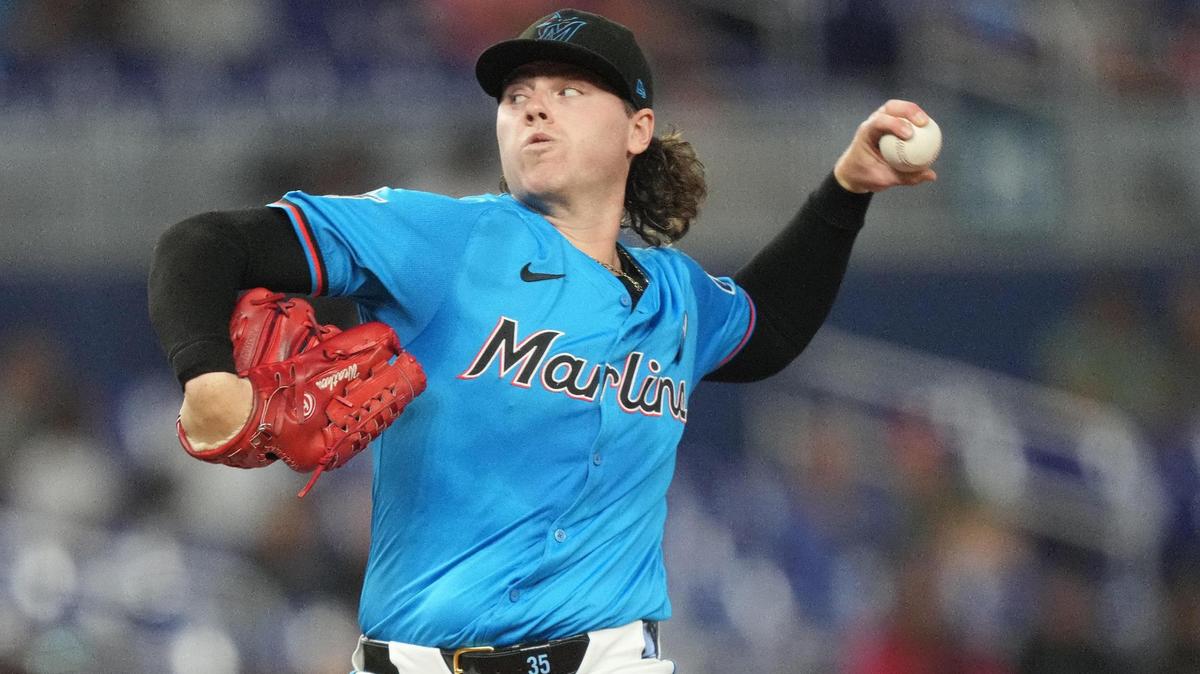 Jun 1, 2025; Miami, Florida, USA; Miami Marlins pitcher Ryan Weathers (35) pitches against the San Francisco Giants in the first inning at loanDepot Park. Mandatory Credit: Jim Rassol-Imagn Images