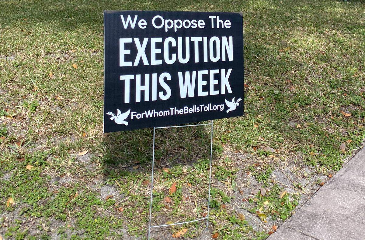 A sign outside of Coral Gables UCC reads “We oppose the execution this week,” in reference to Florida’s first execution of 2026, Ronald Heath, 64, convicted of killing a traveling salesman in Gainesville back in 1989.