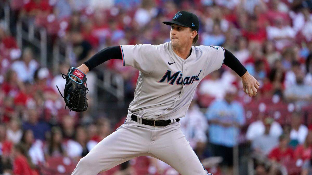 Miami Marlins starting pitcher Braxton Garrett throws during the first inning of a baseball game against the St. Louis Cardinals Tuesday, June 28, 2022, in St. Louis. (AP Photo/Jeff Roberson)