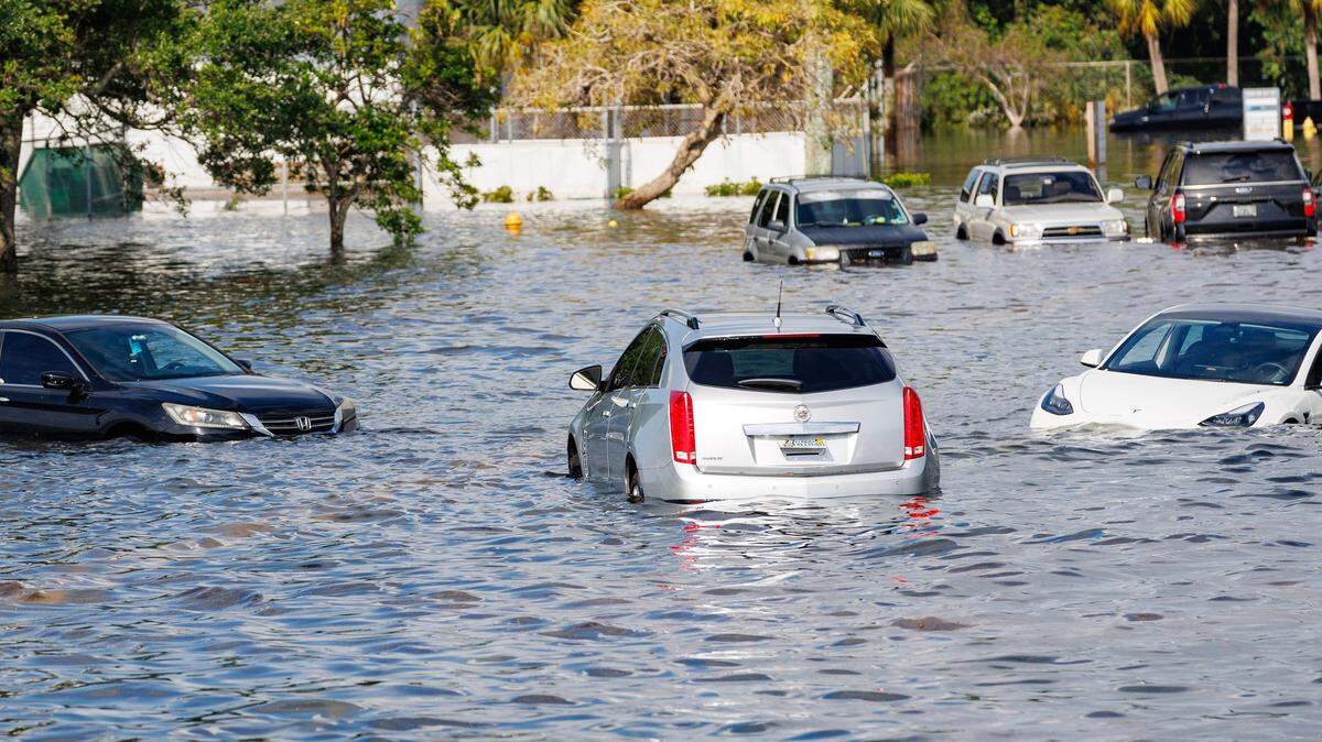 Vehicles on flooded West Perimeter Road in Fort Lauderdale on Thursday, April 13, 2023.