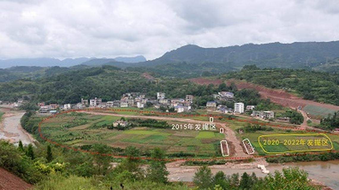 Archaeologists in Hunan province found ruins of an iron and copper production site filled with hundreds of furnaces and relics, photos show.