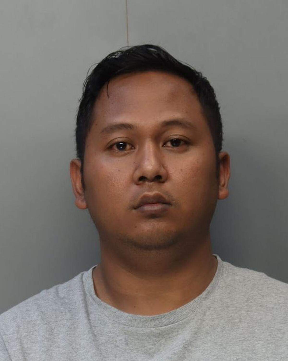 Iputuagus Karnawan, 28.
