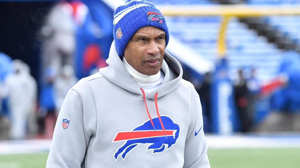 Dolphins defensive coordinator candidate Leslie Frazier joining Seahawks staff