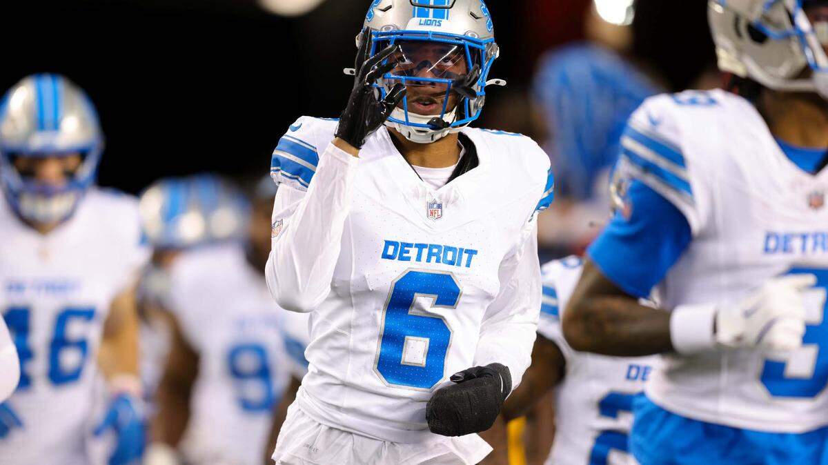 Dec 30, 2024; Santa Clara, California, USA; Detroit Lions safety Ifeatu Melifonwu (6) during the game against the San Francisco 49ers at Levi’s Stadium. Mandatory Credit: Sergio Estrada-Imagn Images