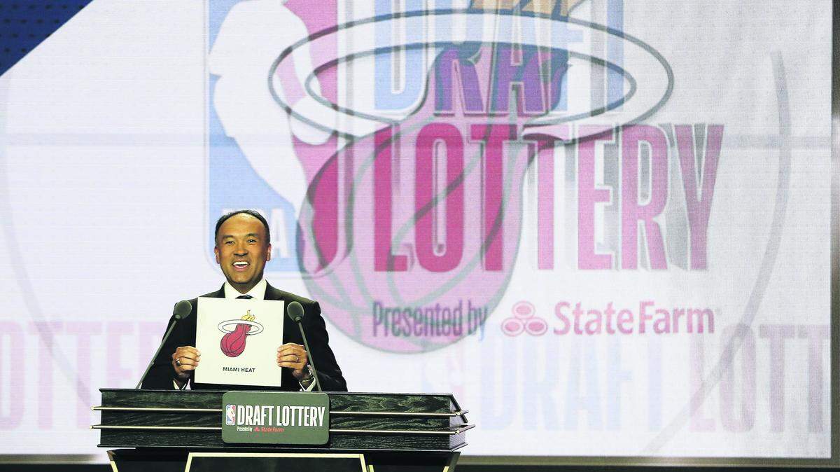 NBA deputy commissioner Mark Tatum announces the Heat will pick 13th in the 2019 Draft during the NBA draw on May 14 in Chicago.