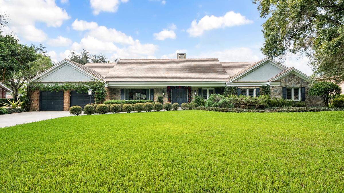 The former Miami Dolphins linebacker and defensive end Kim ‘Bo’ Bokamper listed his home on the market for $1.149 million on Wednesday.