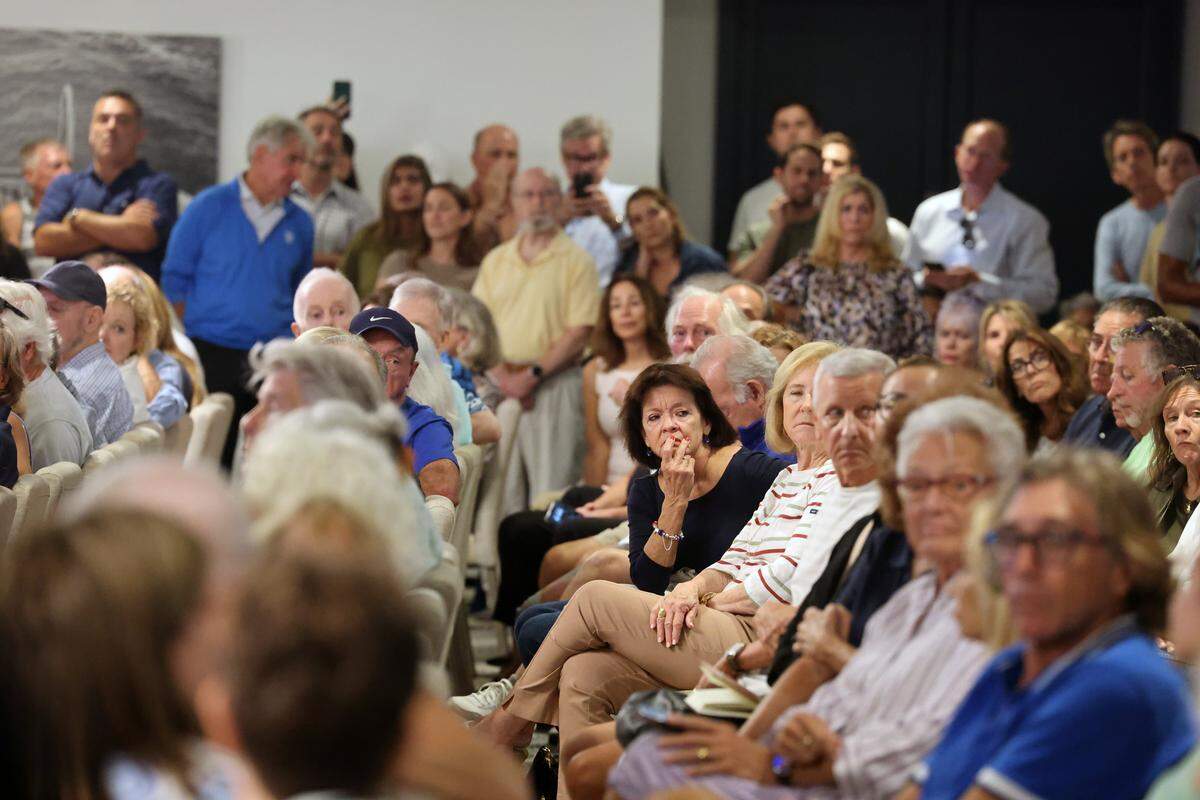 Audience members listen to Fort Lauderdale Mayor Dean Trantalis and Director of Development Services Anthony Fajardo during a Galleria mega-project town hall meeting at the Coral Ridge Yacht Club on Tuesday, Oct. 28, 2025.