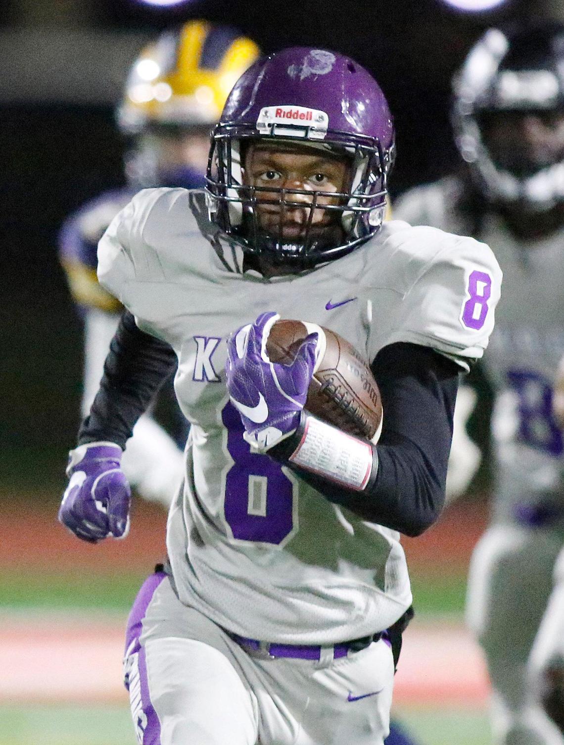 Dr. Krop Lightning wide receiver Frank Valbowtin (8) runs the ball against Belen Jesuit Wolverines during football game on Friday, November 11, 2022 at Monsignor Pace HS in Miami. Andrew Uloza / for Miami Herald