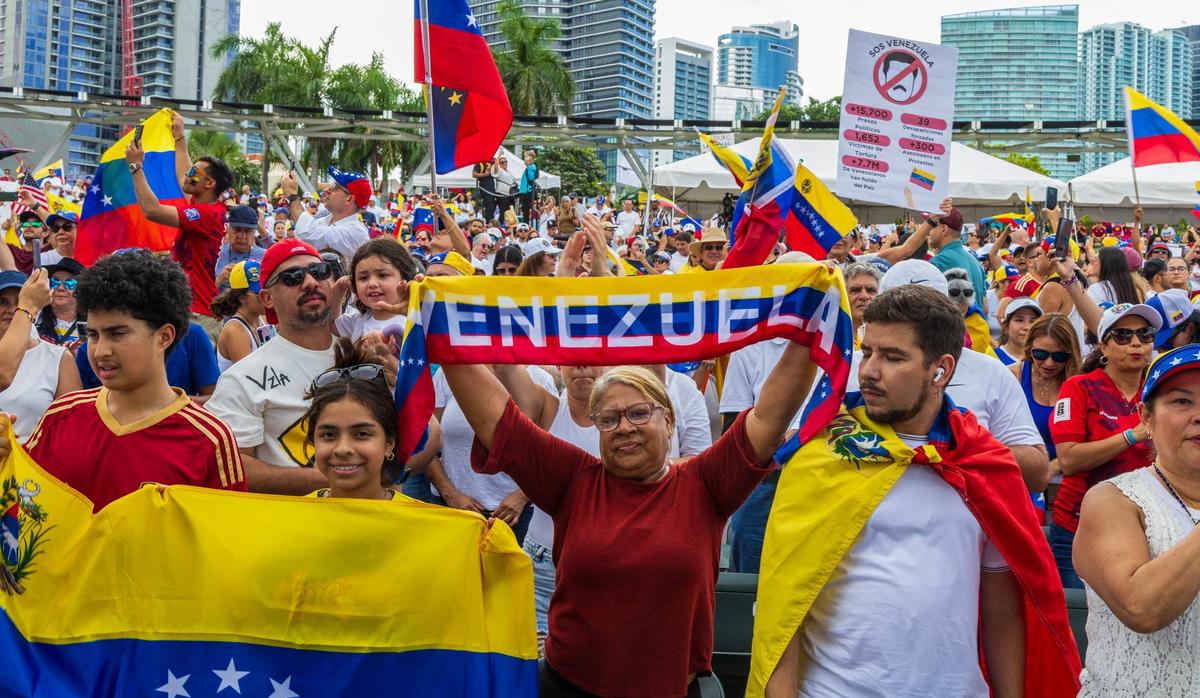 Miles de venezolanos que viven en el sur de Florida protestaron en Miami, el sábado 17 de agosto de 2024, contra los resultados de las elecciones presidenciales del 28 de julio que consideran fueron un fraude electoral.