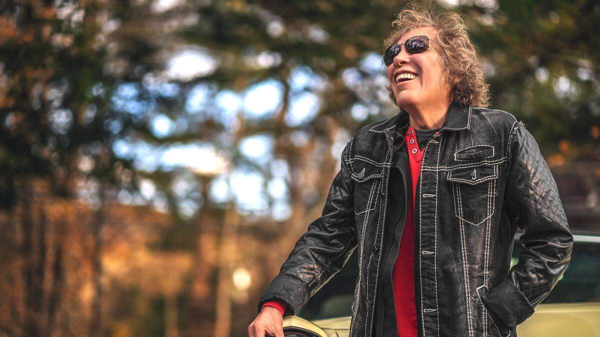 José Feliciano lanzó un nuevo disco, ‘Behind This Guitar’, el 31 de enero de 2020. El álbum reúne al cantante y guitarrista con el productor Rick Jarrard, quien lo guió en su histórico álbum en inglés “Feliciano!” en 1968.