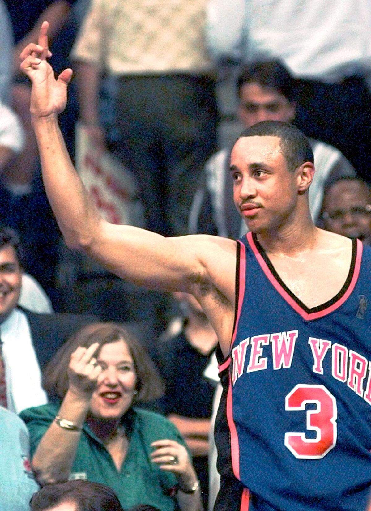New York Knicks’ John Starks shows his displeasure with the Miami crowd during final moments of Game 5 of their Eastern Conference semi-final against the Miami Heat Wednesday, May 14, 1997. Starks was charged with a technical and was ejected from the game. (AP Photo/HAns Deryk)