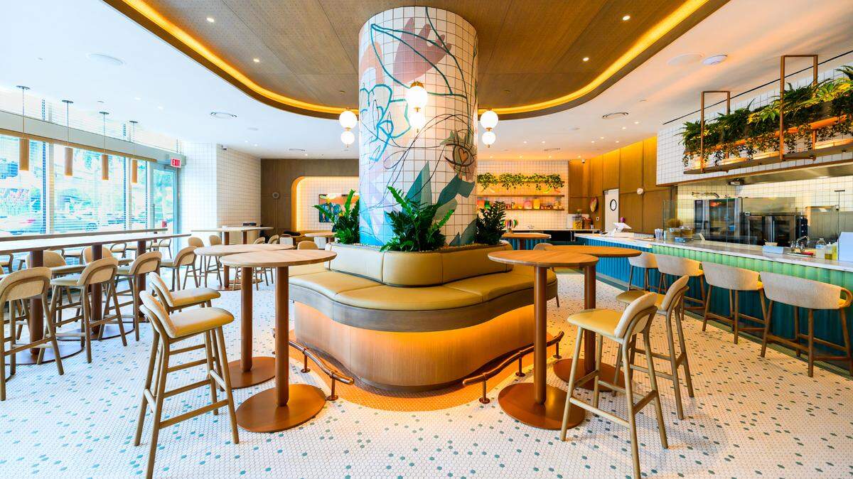 El interior de The B100M, el nuevo destino culinario con tres chefs, en el downtown de Miami.
