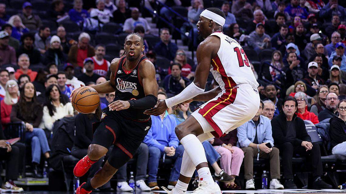 Powell exits early, Heat suffers costly loss to 76ers in play-in race. Takeaways and details