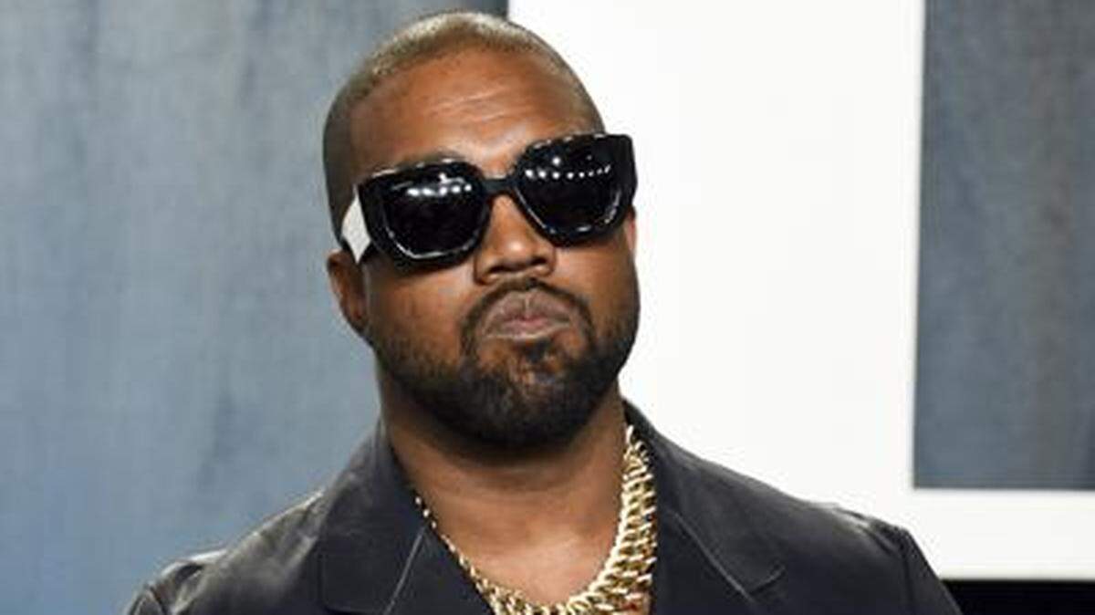 Rapper Kanye West posted a threatening tweet saying that Jews had “toyed with me and tried to black ball anyone who opposes” their “agenda.”