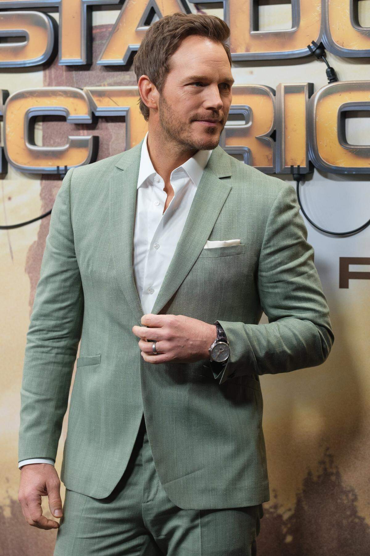 chris pratt at premiere the electric state