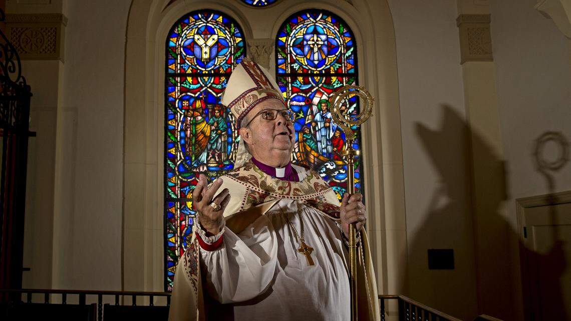 Miami priests pray Cuba-U.S. talks will help Cubans, but want accountability