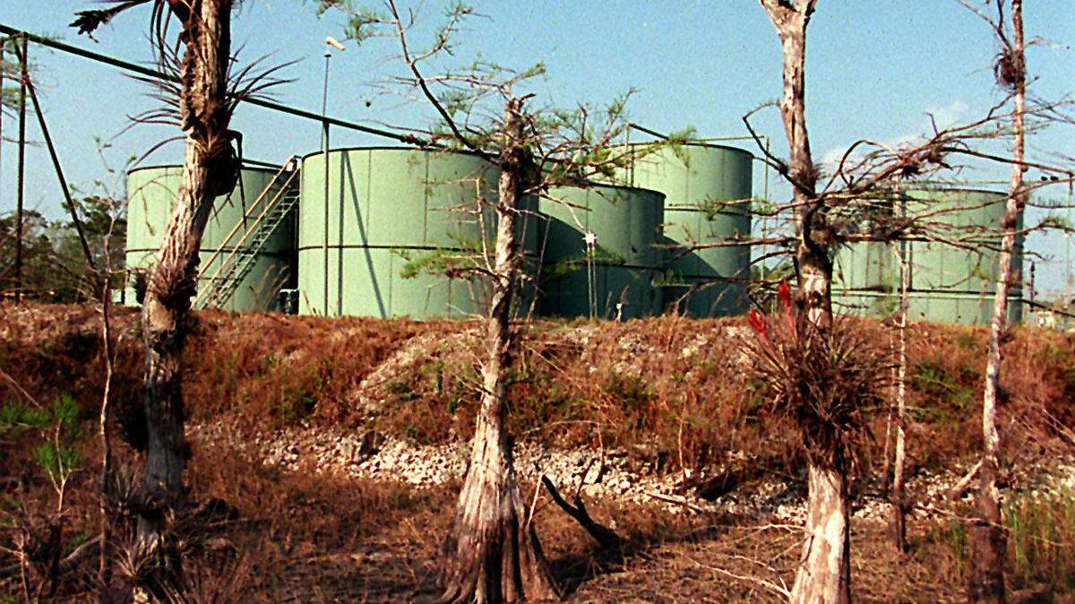 Foto de archivo de 1999 de las prospecciones petrolíferas de Raccoon Point en Big Cypress Preserve.