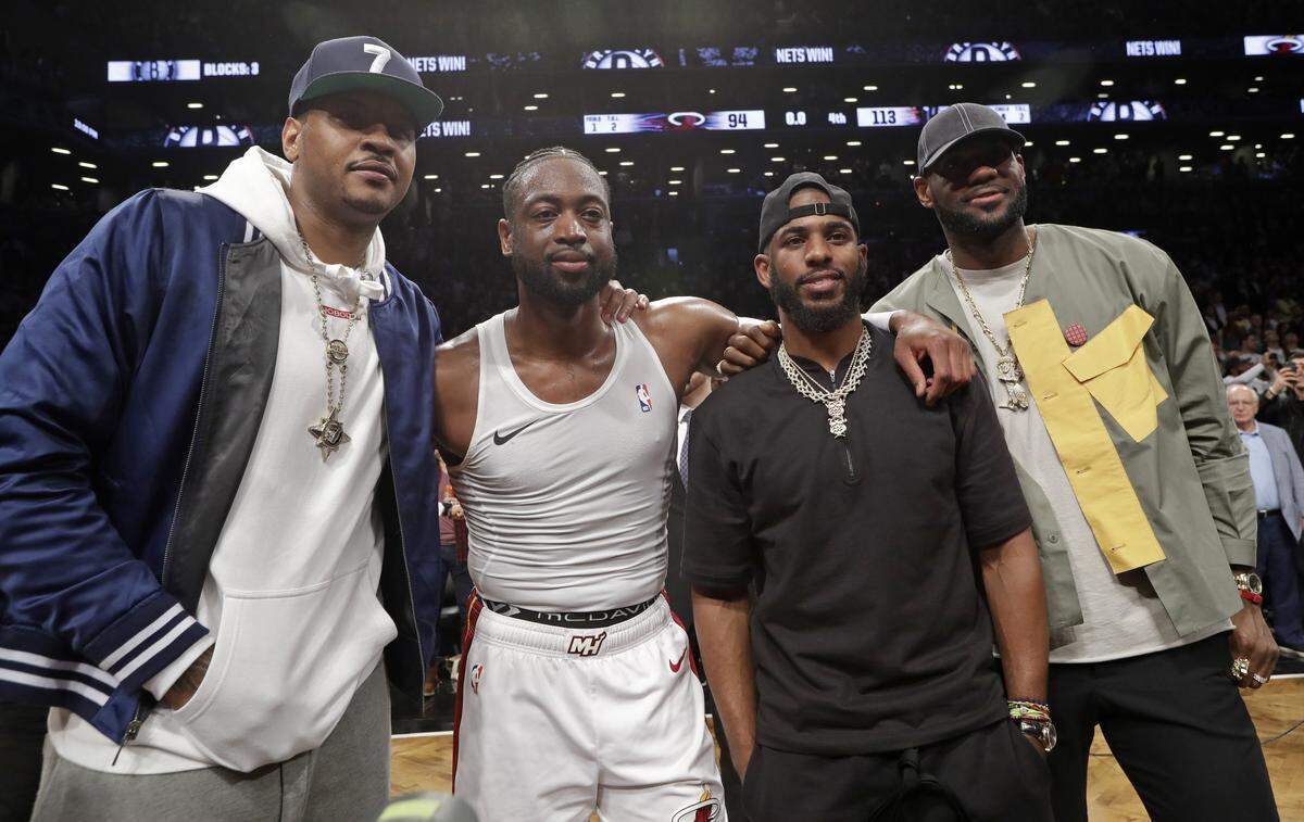 Carmelo Anthony, Miami Heat guard Dwyane Wade, Houston Rockets guard Chris Paul and Los Angeles Lakers forward LeBron James. from left, pose for a photographs on the court after Wade’s final NBA basketball game, against the Brooklyn Nets on Wednesday, April 10, 2019, in New York. (AP Photo/Kathy Willens)