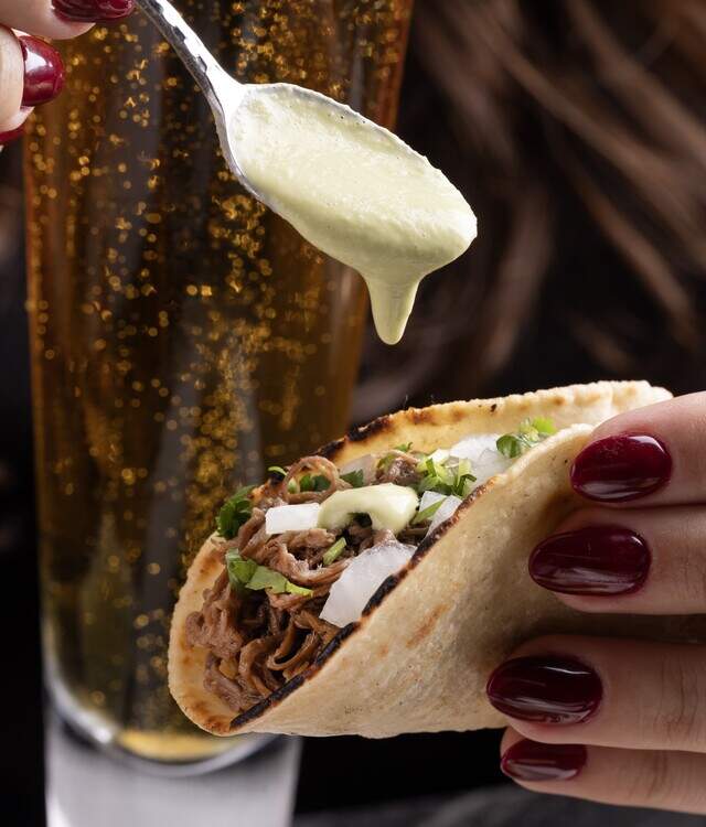 taco.jpg Barbacoa de Arrachera, arrachera cocinada a fuego lento, es uno de los platos destacados del menú de The Mexican.