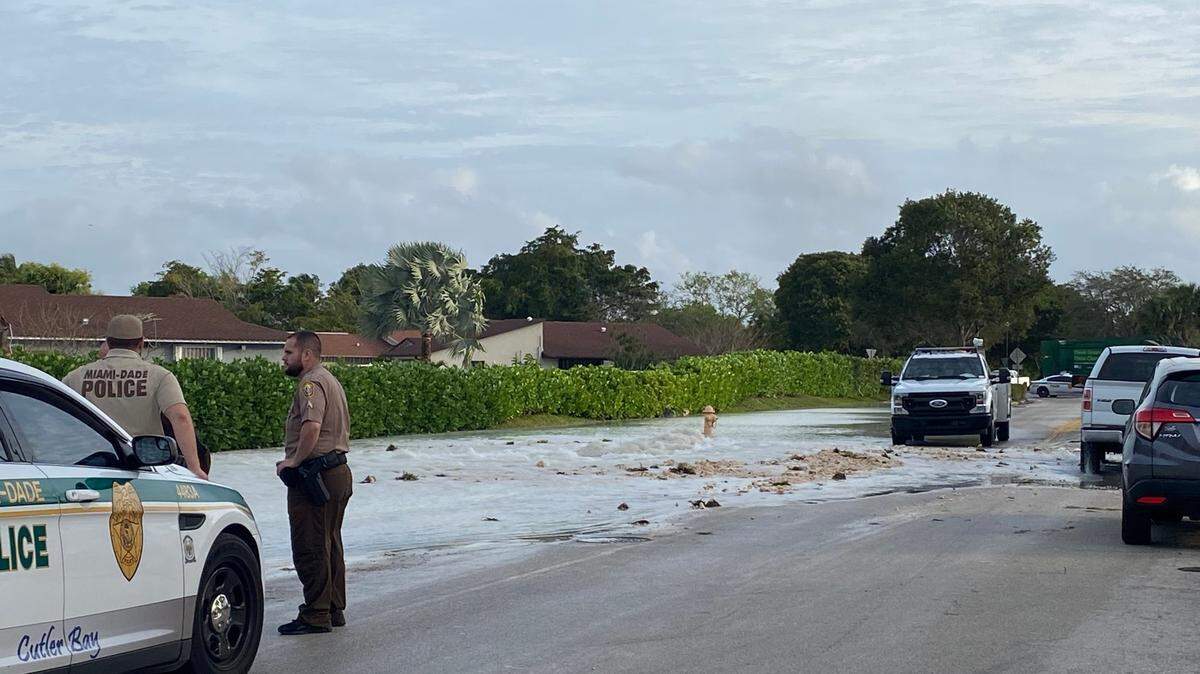 Miami-Dade County police officers handle traffic delays near Southwest 212th Street and Old Cutler Road Tuesday morning, Jan. 9, 2024. Streets were flooded in the area due to a water main break.