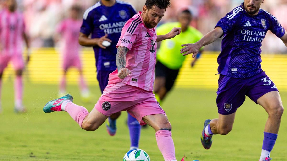 Inter Miami forward Lionel Messi (10) looks to score while defended by Orlando City midfielder Joran Gerbet (35) during the first half of an MLS match at Chase Stadium on Sunday, May 18, 2025, in Fort Lauderdale, Fla.
