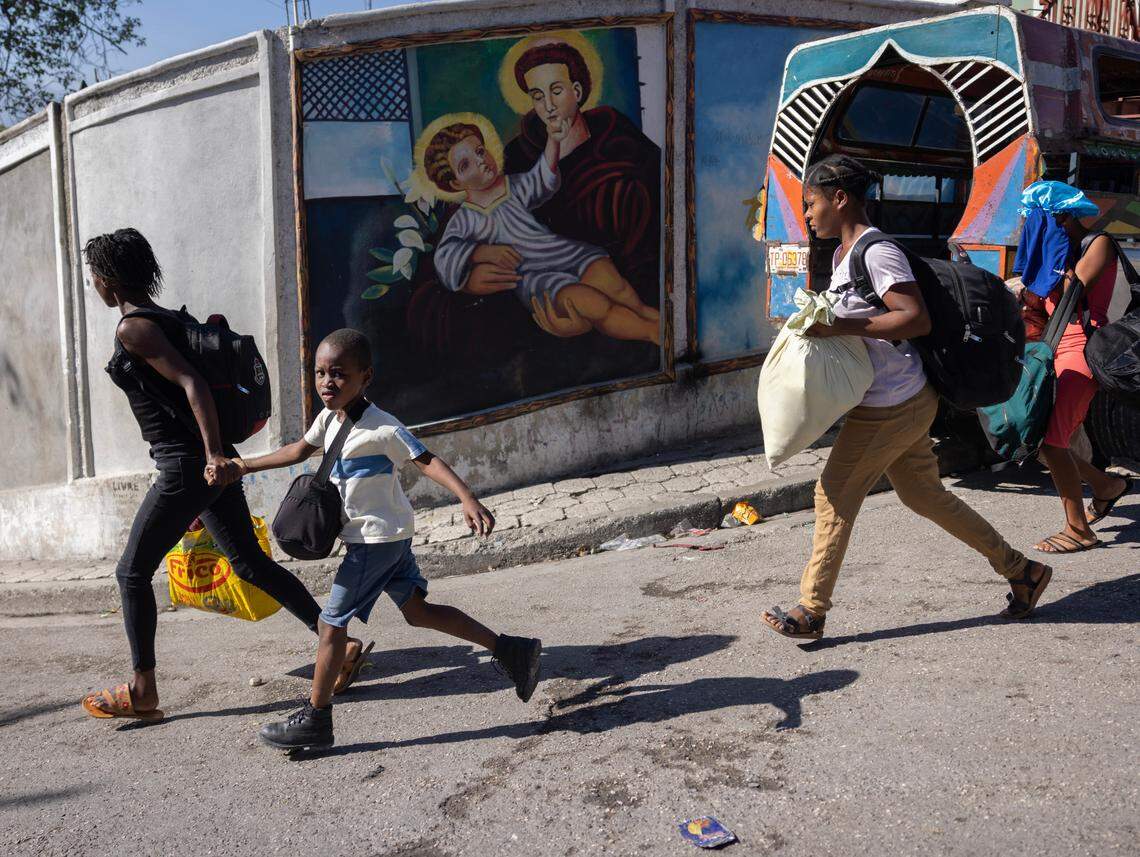 A mother and child flee a gang raid on their neighborhood of Poste Marchand.