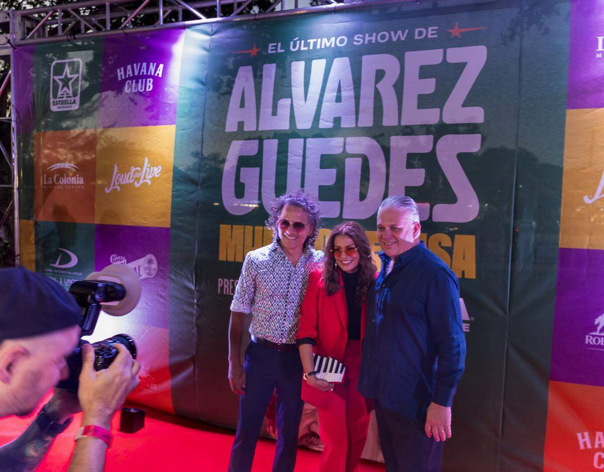 Artists Lena Burke and Yoel del Sol posed with producer Nelson Albareda, as they arrived at  “Muerto de Risa – El Último Show de Álvarez Guedes.” 