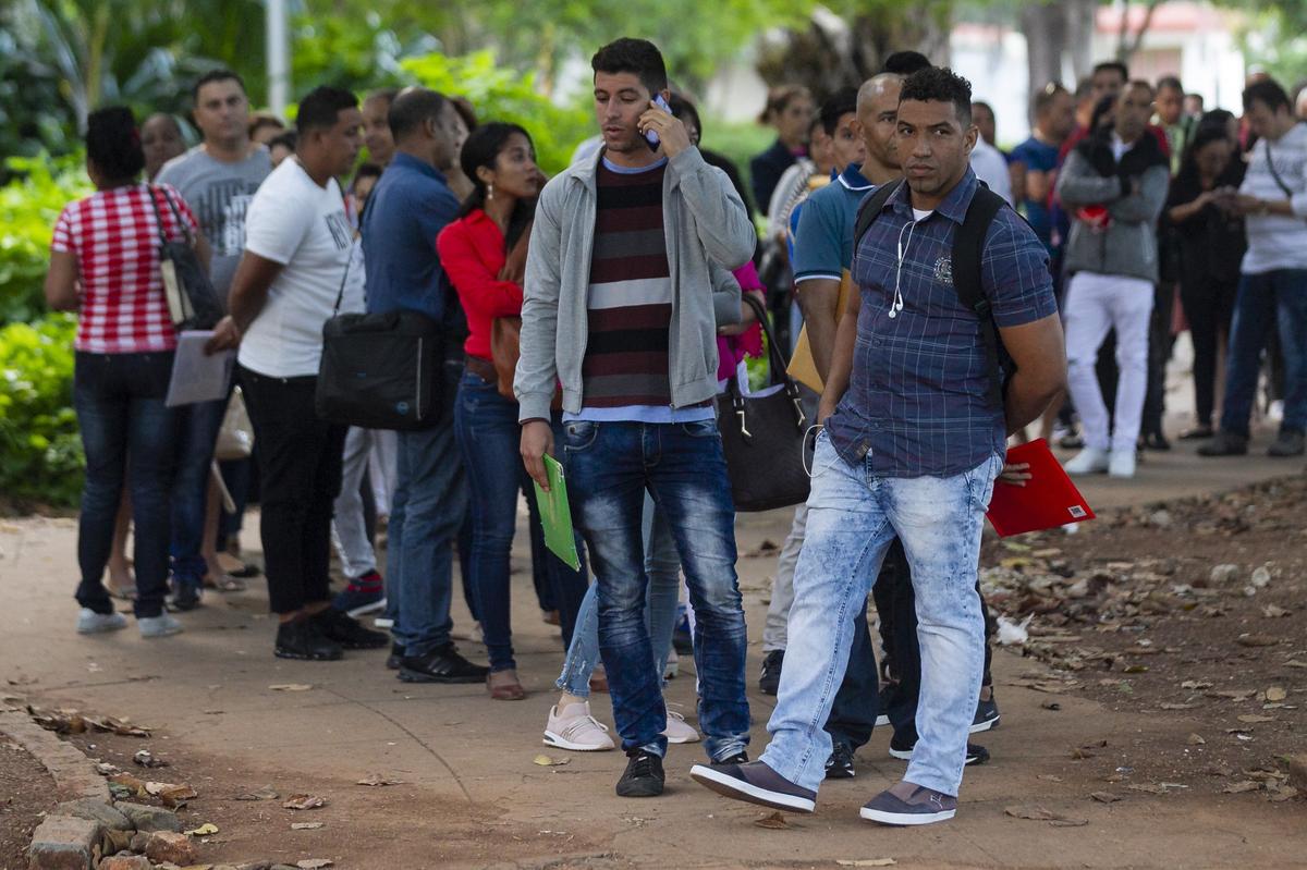 Cubans wait outside of the Panamanian Embassy in Havana to apply for tourist cards that would give them the right to travel and shop in Panama for 30 days.