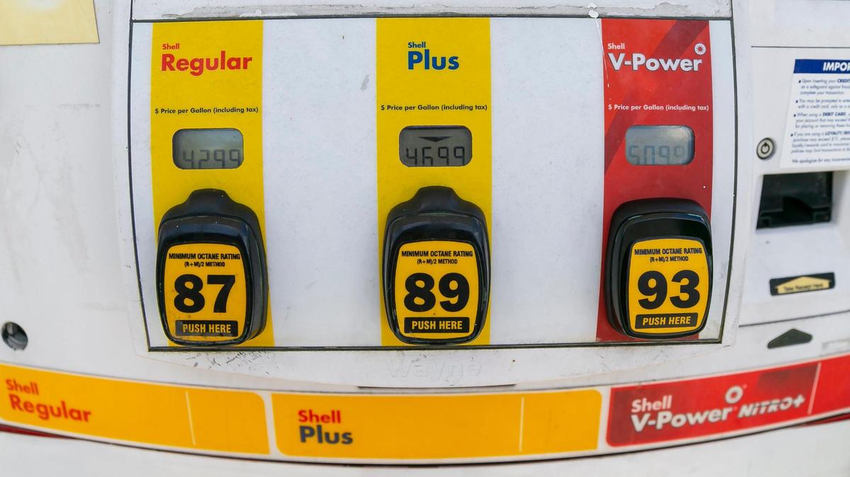 Una vista de los precios de la gasolina de Shell en Miramar, Florida, el miércoles 9 de marzo de 2022.