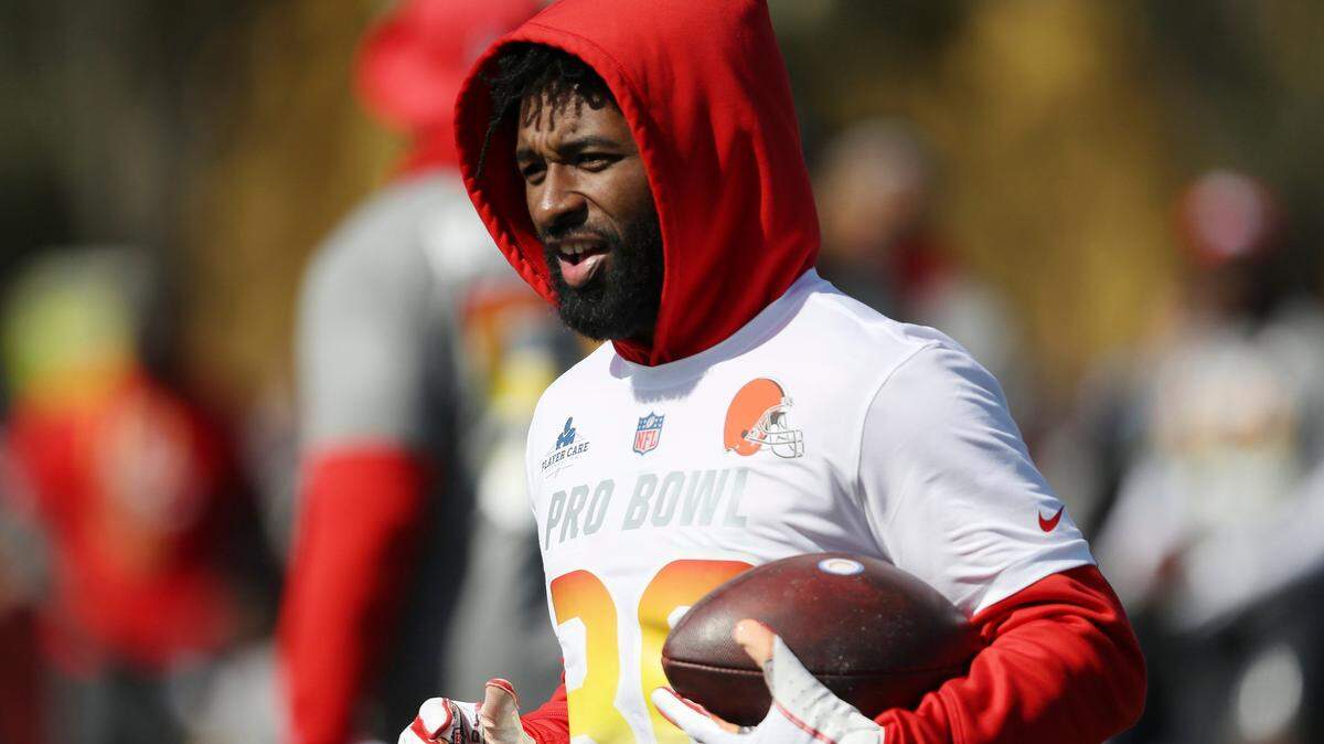 AFC wide receiver Jarvis Landry runs with the ball during Pro Bowl NFL football practice, Friday, Jan. 25, 2019, in Kissimmee.