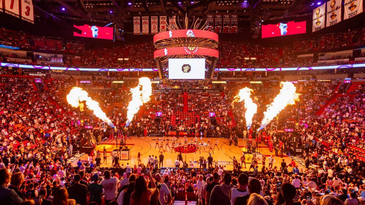 El Heat se enfrentó a los Pistons de Detroit en el primer partido de la temporada en el Kaseya Center de Miami,  el miércoles 25 de octubre de 2023.