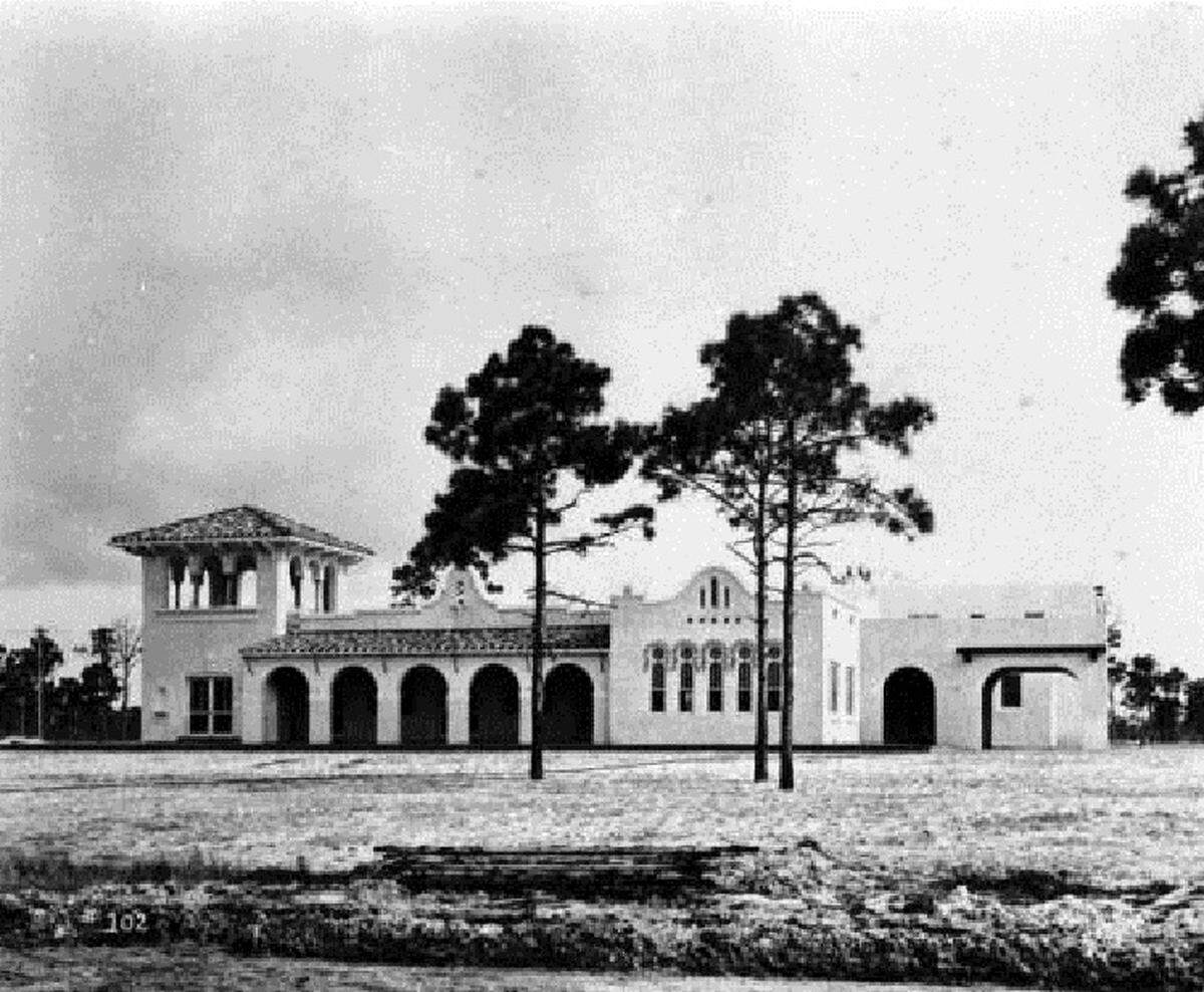 Bradenton Country Club after it was originally built in 1924. Famed golf course architect Donald Ross was hired to design the course.