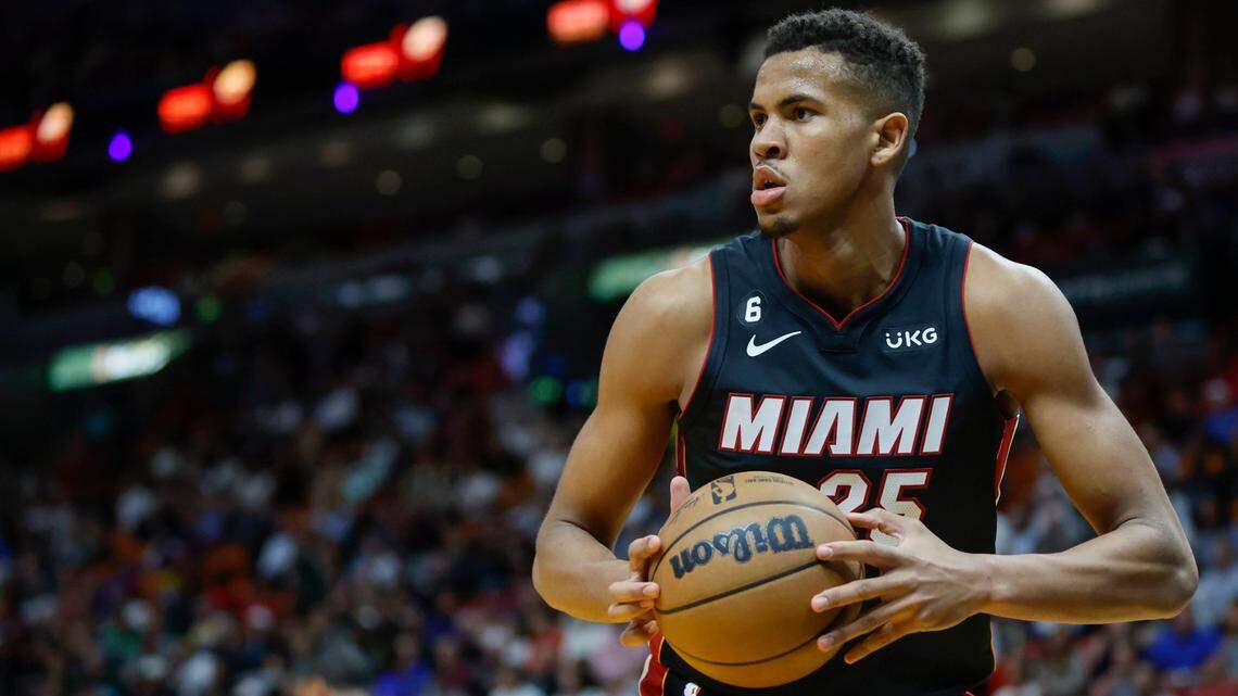 Miami Heat center Orlando Robinson (25) looks to pass during the game against the Milwaukee Bucks at the Arena, in Miami on Thursday, January 12, 2023. 