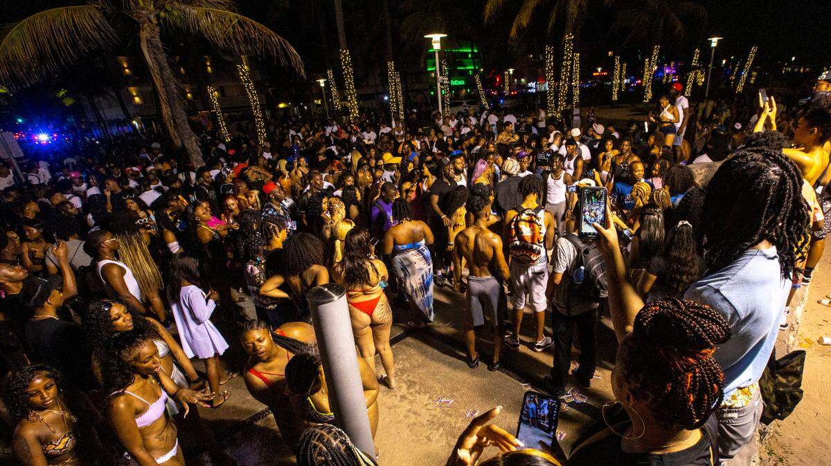 This Spring Break crowd on South Beach on March 20, 2022, may wish they packed some sweaters with their bathing suits as a weekend cold front on March 25-27 is expected to drop temperatures to the upper 50s, low 60s at night with highs in the mid-70s. Ahead of the cold front, rain is expected Thursday, March 24, according to the National Weather Service in Miami.