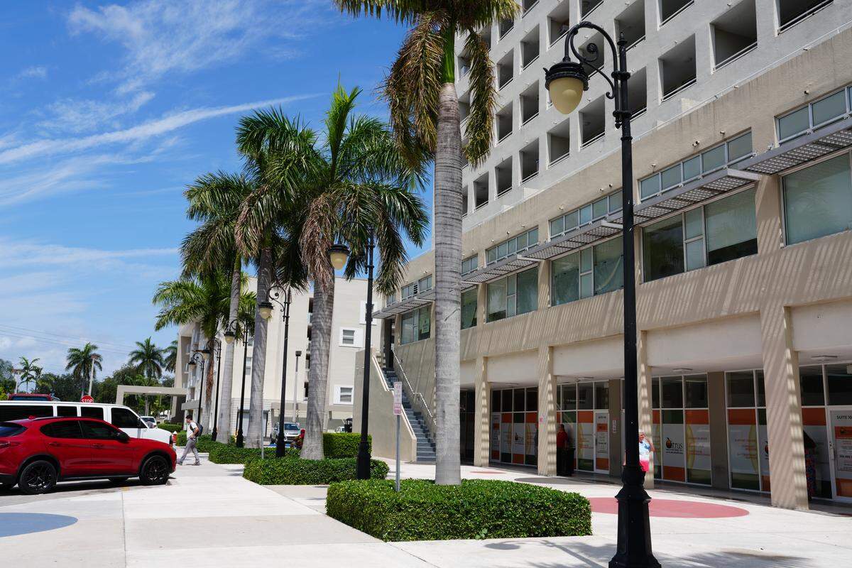 The Hialeah-owned mixed-use complex includes residential and commercial spaces, with the city offering free rent for its 27 commercial units. Mayor Bryan Calvo says the initiative is aimed at reshaping the corridor by attracting businesses such as restaurants, coffee shops, yoga and spa studios, and gyms.