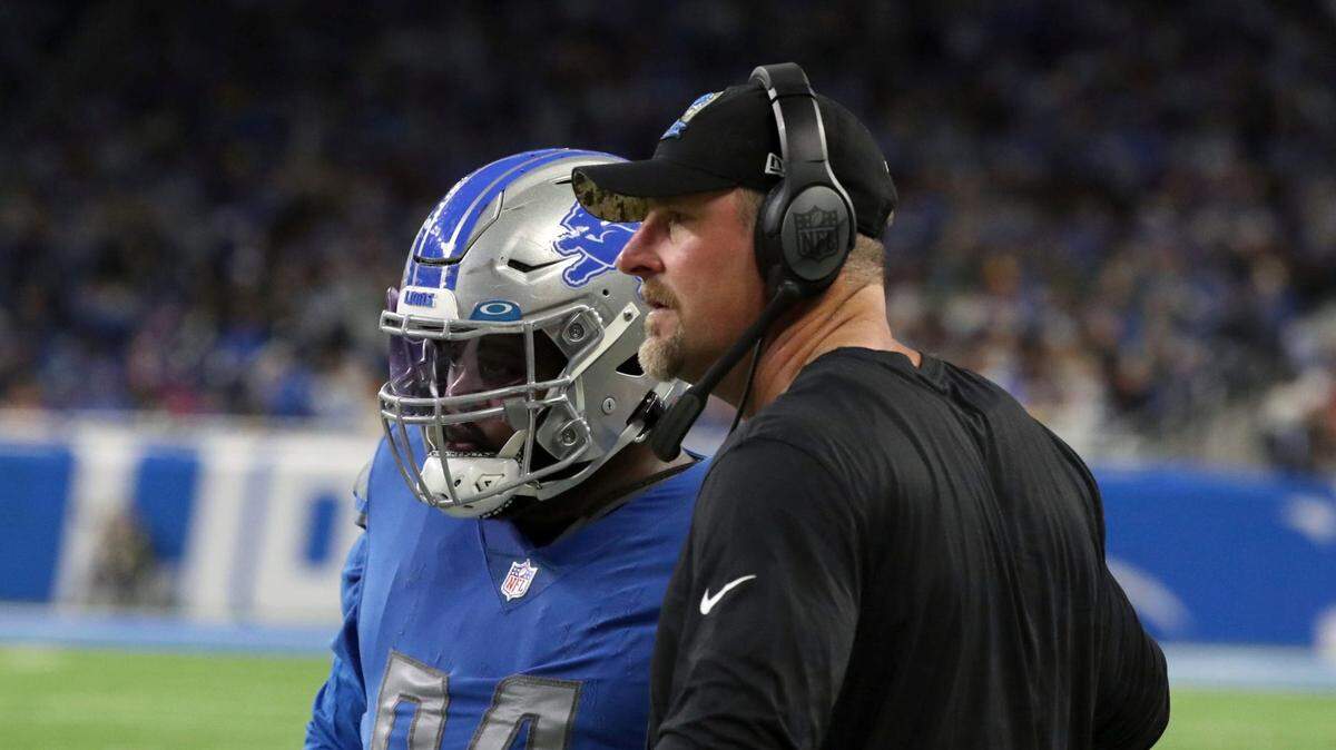 Lions coach Dan Campbell and defensive tackle Benito Jones on the sidelines during the Lions’ 34-23 win over the Vikings on Sunday, Dec. 11, 2022, at Ford Field. Lionsminn 121122 Kd 3945