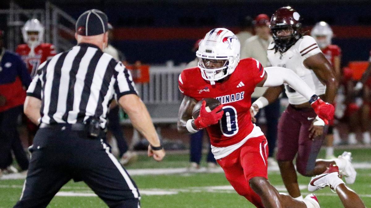 Chaminade-Madonna Lions wide receiver Koby Howard (0) carries the ball against Norland Vikings during football game on Thursday, September 19, 2024 at Chaminade-Madonna HS in Hollywood. Andrew Uloza / for Miami Herald