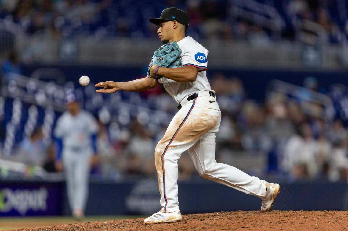 Miami Marlins second base Javier Sanoja (46) throws a pitch during the ninth inning of an MLB game against the Chicago Cubs at loanDepot park on Tuesday, May 20, 2025, in Miami, Fla.