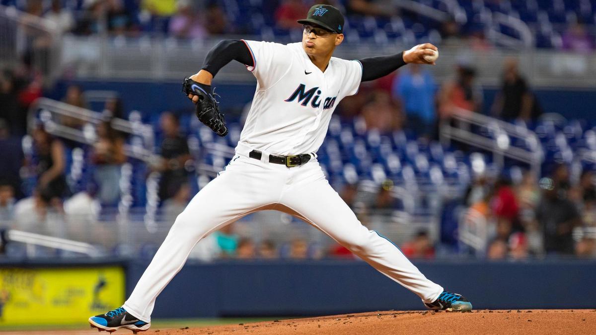 Miami Marlins starting pitcher Jesús Luzardo (44) throws the ball during the first inning of an MLB game against the Cincinnati Reds at loanDepot park in Miami, Florida on Monday, August 1, 2022.