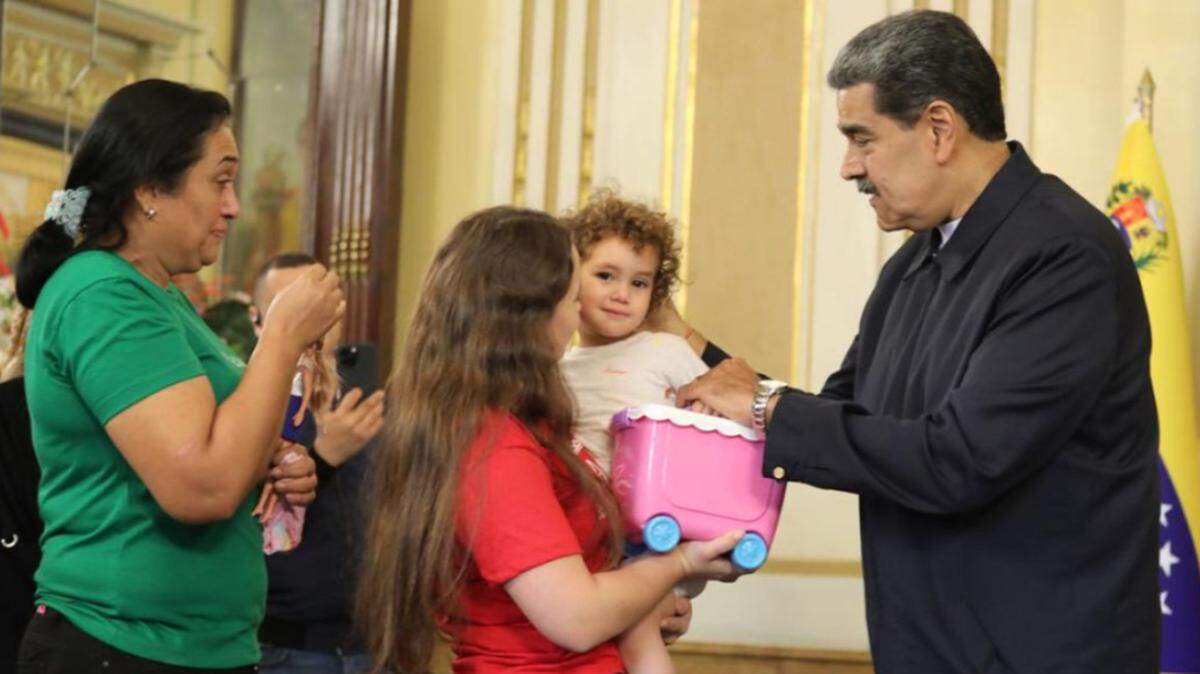 Venezuelan leader Nicolás Maduro meets with two-year-old Maikelys Antonella and her mother at the Miraflores Presidential Palace after the toddler arrived on Wednesday in Venezuela after she was separated from her parents by U.S. officials.