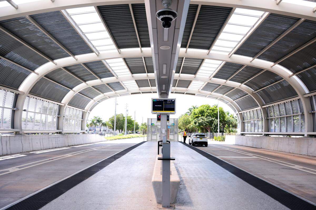 A general view of the boarding platform at the Metro Express BRT station at SW 152nd Street on the South Dade TransitWay in Miami, Florida, Wednesday, October 1, 2025.