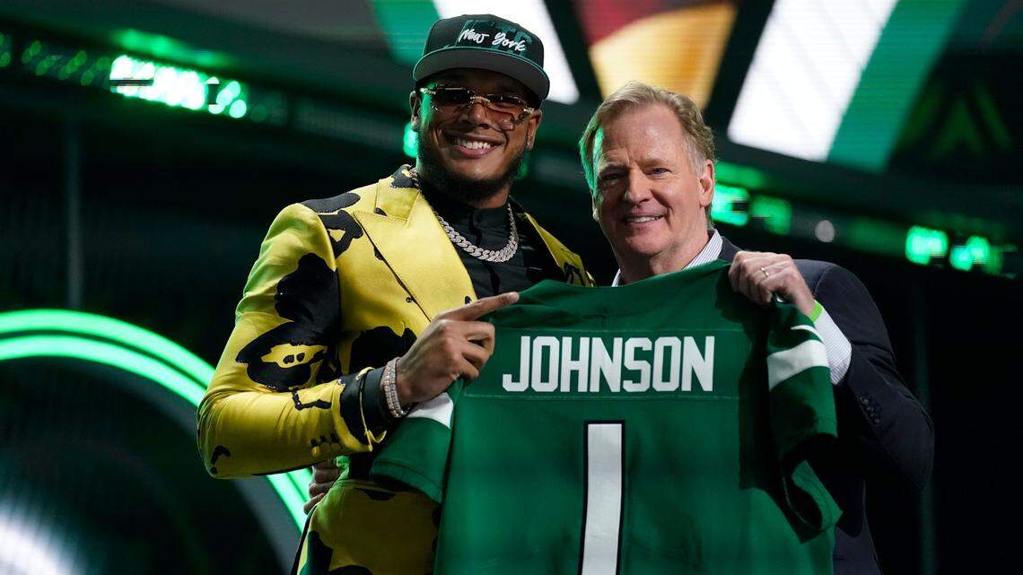 Florida State Defensive end Jermaine Johnson II stands with NFL Commissioner Roger Goodell after being chosen by the New York Jets with the 26th pick of the NFL football draft Thursday, April 28, 2022, in Las Vegas. (AP Photo/John Locher)