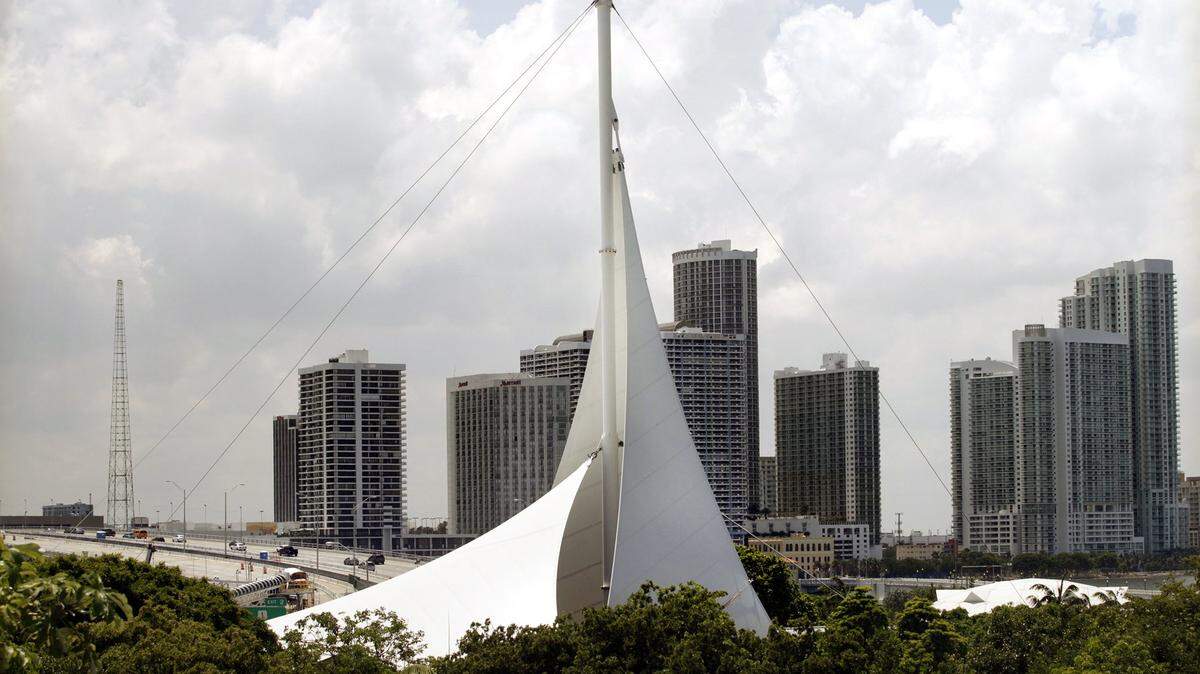 El monumento en forma de vela en Jungle Island en el horizonte de Miami el 15 de junio de 2012.