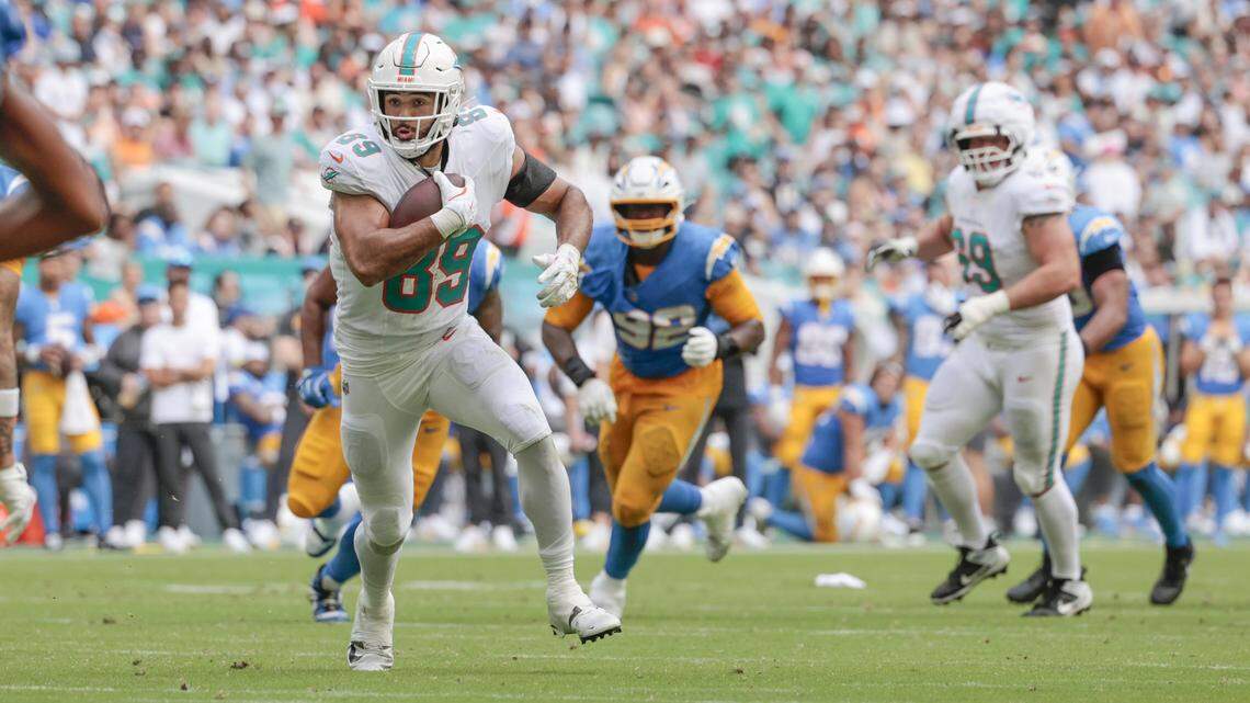 Miami Dolphins tight end Julian Hill (89) on a fist down reception during the first half of their NFL football game against the Los Angeles Chargers at Hard Rock Stadium in Miami Gardens, FL, on Sunday, October 12, 2025. 