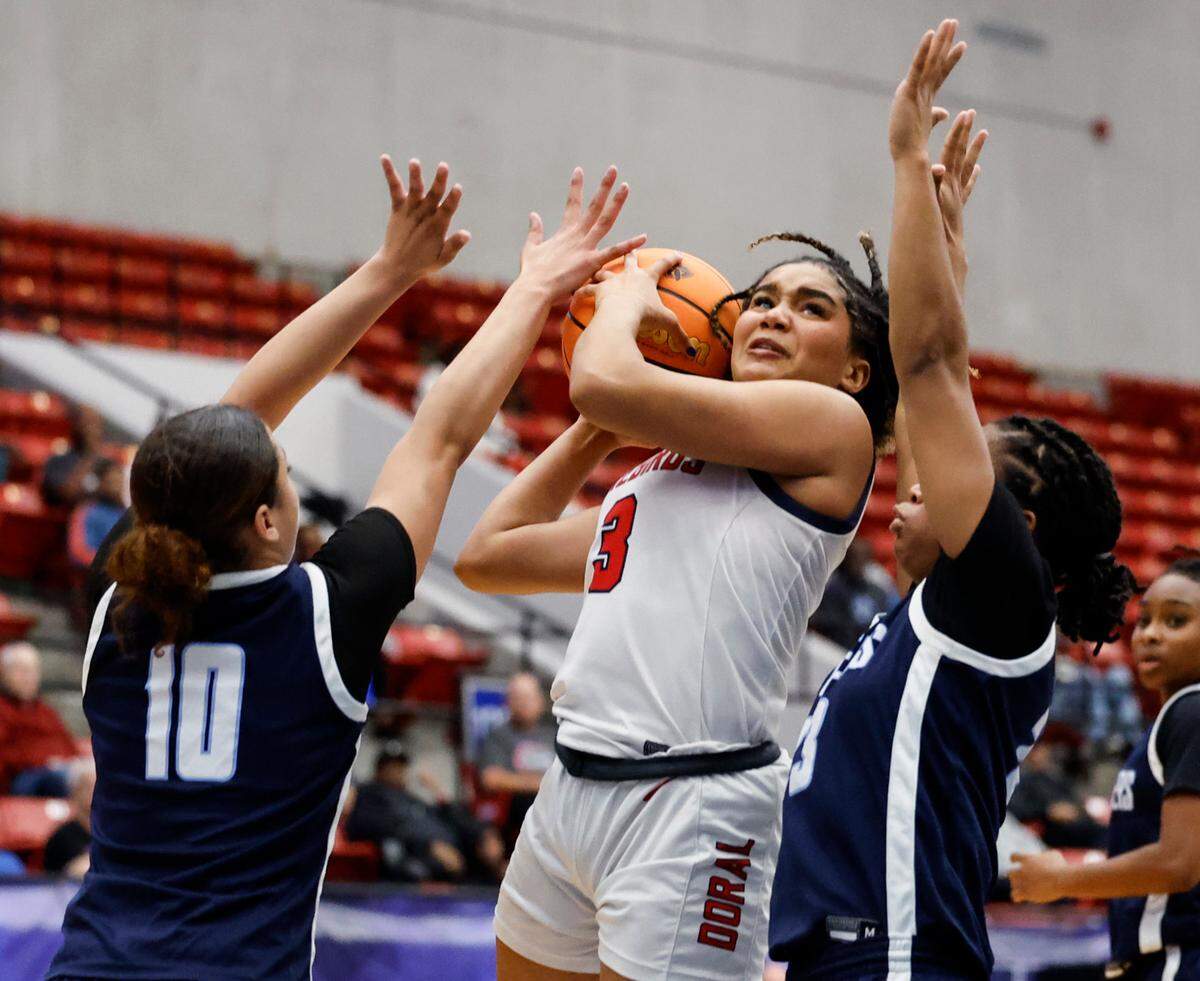 Doral Academy’s Victoria Valle (3) keeps an eye on the basket as Dr. Phillips’ Ciara Hayes (10) and Kiarra Orphelia (23) defend in the first half of the Class 7A semi-final for Girls High School Basketball State Championship