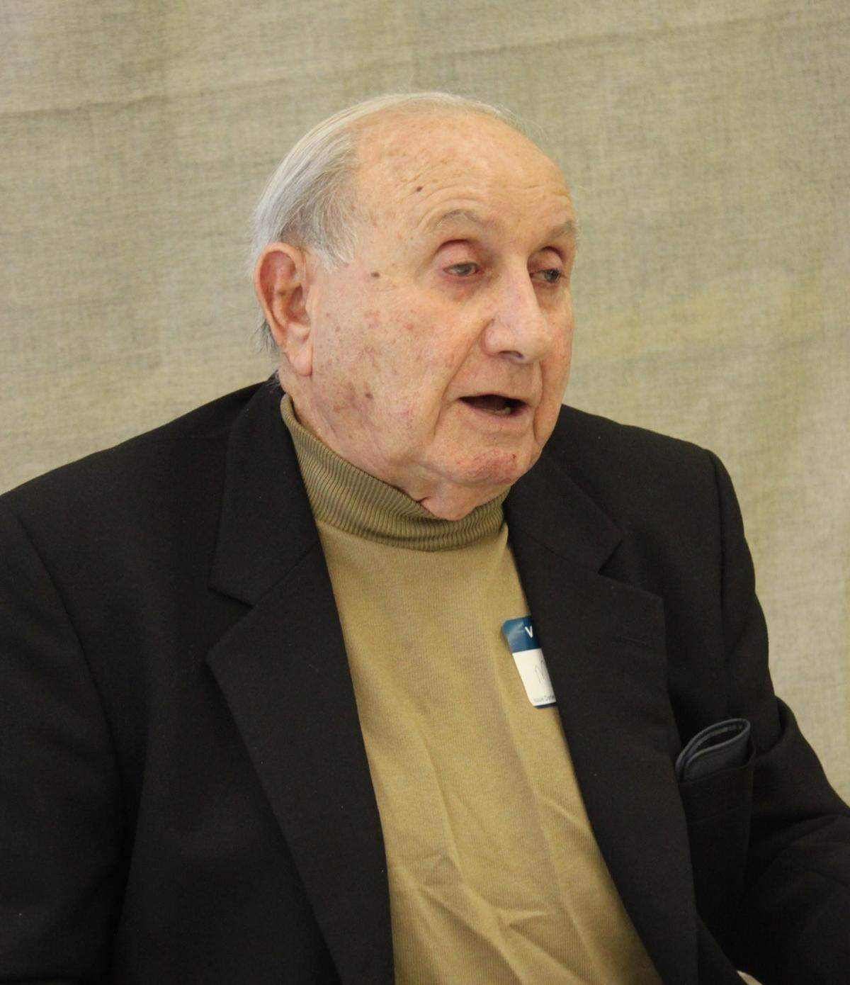 Martin Baranek speaks during his interview with a Crestwood Preparatory College student in Toronto. Baranek, a Holocaust survivor and father of a Miami synagogue leader, died Friday at the age of 92.