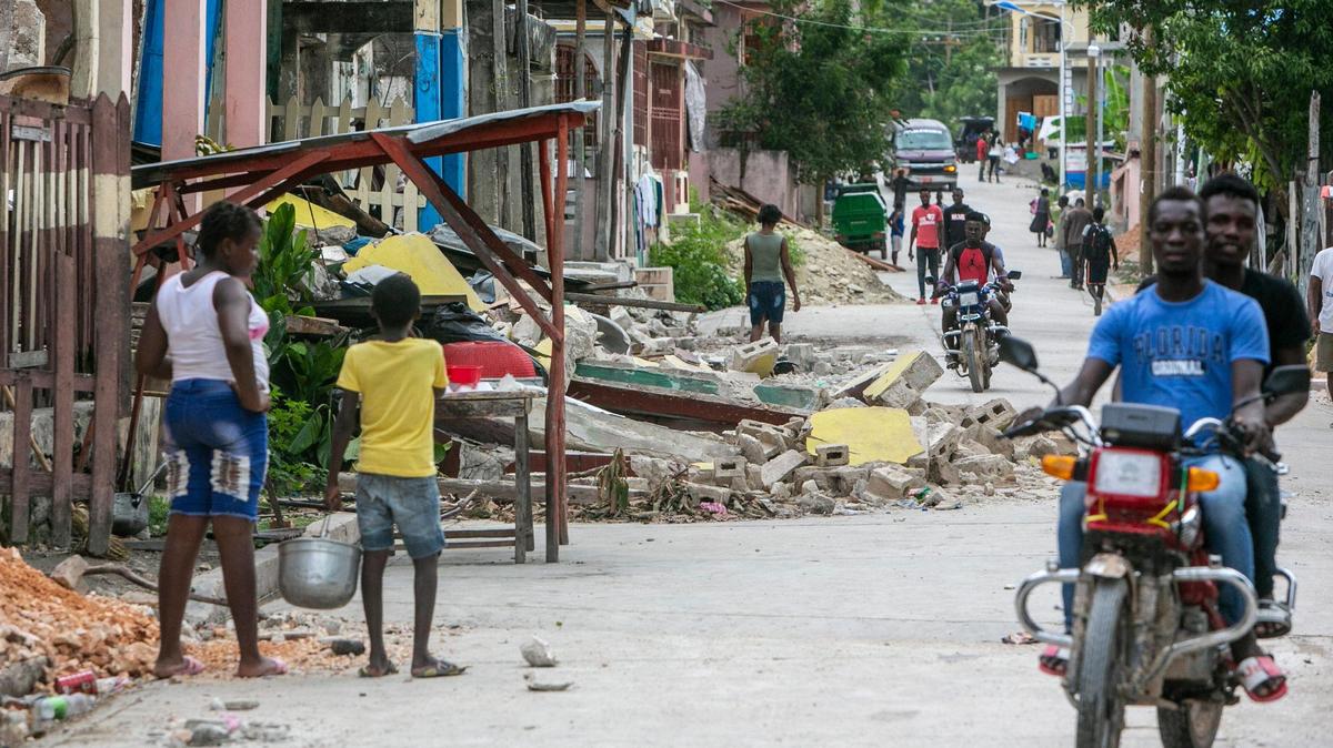 Corail, Haiti, August 19, 2021 - Rubble from the earthquake spills onto the street in Corail.