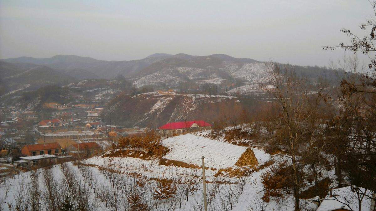 In the mountains of northeastern China, an ancient settlement and tombs were discovered.