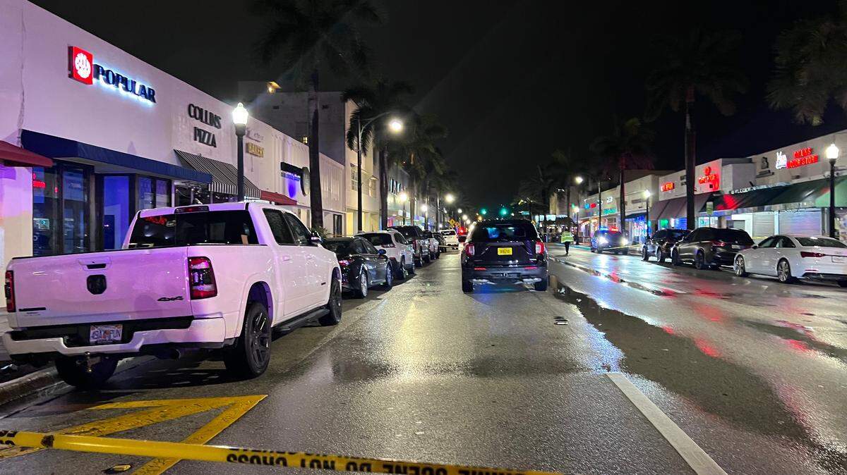 La cuadra de 7300 Collins Avenue fue cerrada el lunes por la noche después que una mujer disparó contra la panadería Moises Bakery, hiriendo a dos personas.