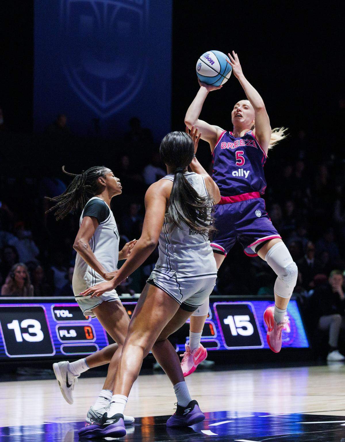 Breezes Paige Bueckers (5) shoots the ball during the first half of an Unrivaled game against the Phantoms on Monday, Jan. 5, 2026, at Sephora Arena in Medley, Fla. 